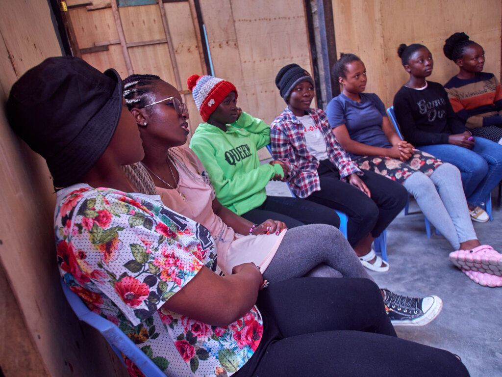 Keep 100 girls in Mukuru Kwa Njenga in school