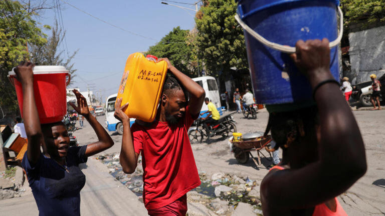 Provide food packages and drinking water in Haiti