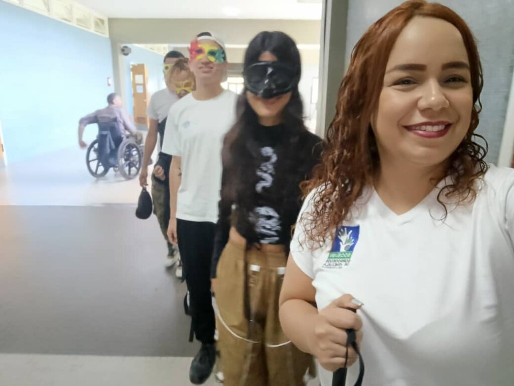 Practice as a sighted guide for students at the Ce