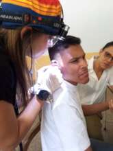 Hearing aid test for an adult with deafblindness
