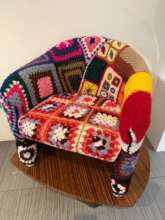 sillon con grannys elaborados por tejedoras.jpg