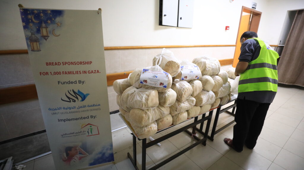 Bread Sponsorship For 1,000 Families In Gaza.