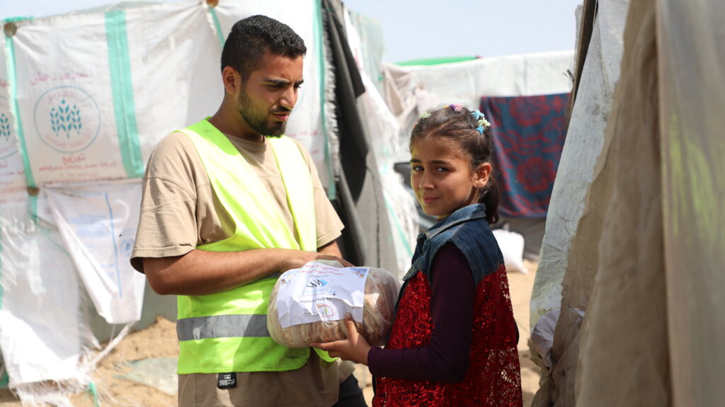 Bread Sponsorship For 1,000 Families In Gaza.
