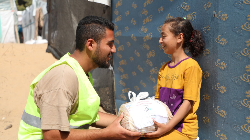 Bread Sponsorship For 1,000 Families In Gaza.