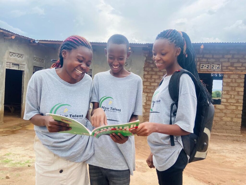 Educate Refugee teenagers in Nakivale Camp-Uganda.