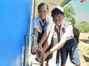 Students with clean water access