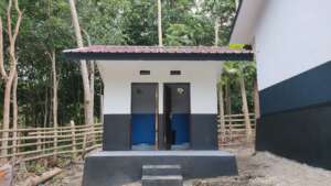 Toilet system in need of clean water access