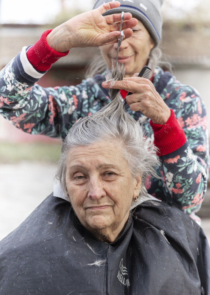 Shelter for Ukrainian lonely elderly people