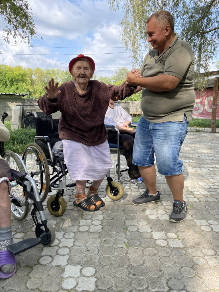 Shelter for Ukrainian lonely elderly people