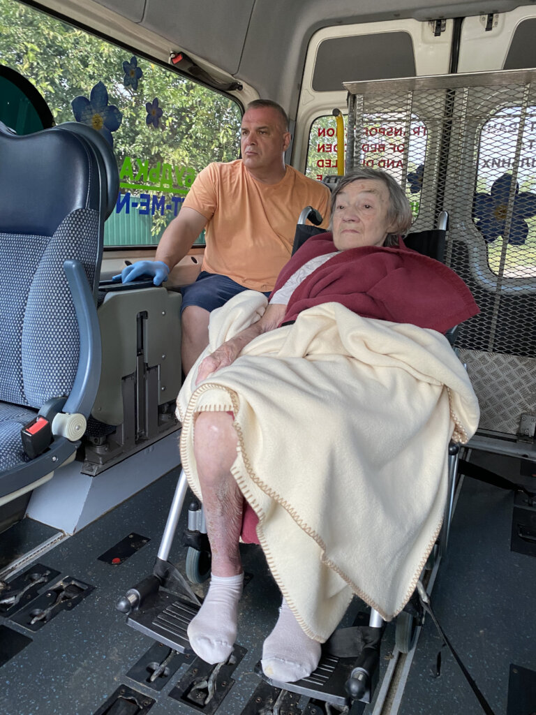 Shelter for Ukrainian lonely elderly people