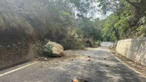 Post-earthquake conditions on a mountain road