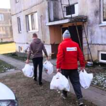 Delivering food for fire survivors