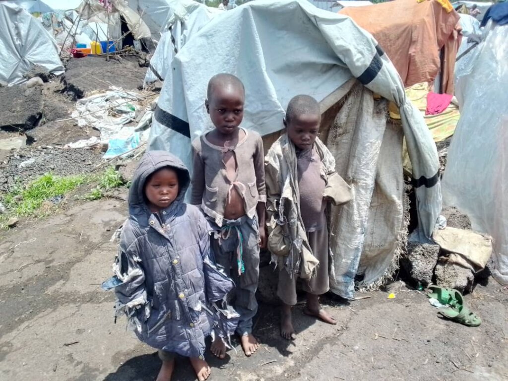 Providing clothes to displaced children in the DRC