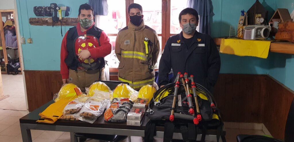 Help volunteer firefighters in forest fires