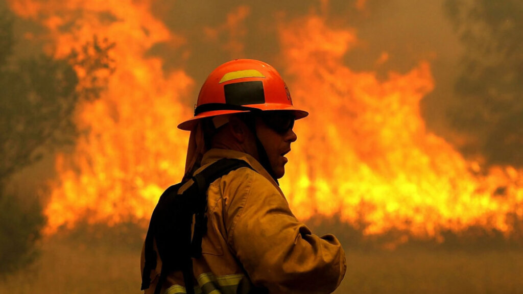Help volunteer firefighters in forest fires