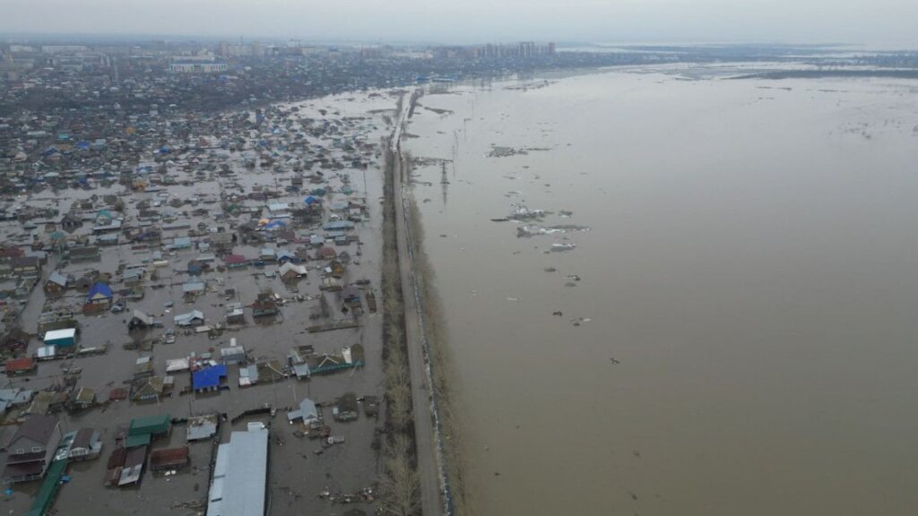 Help 1000 children affected by flood in Kazakhstan
