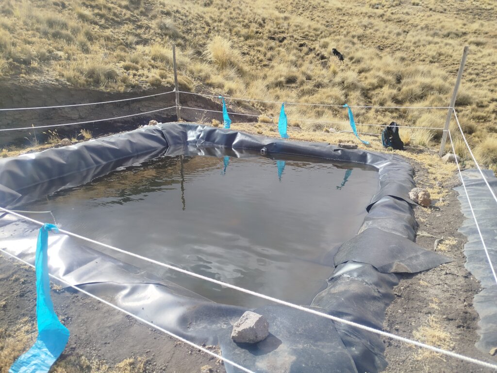 Fencing around reservoirs
