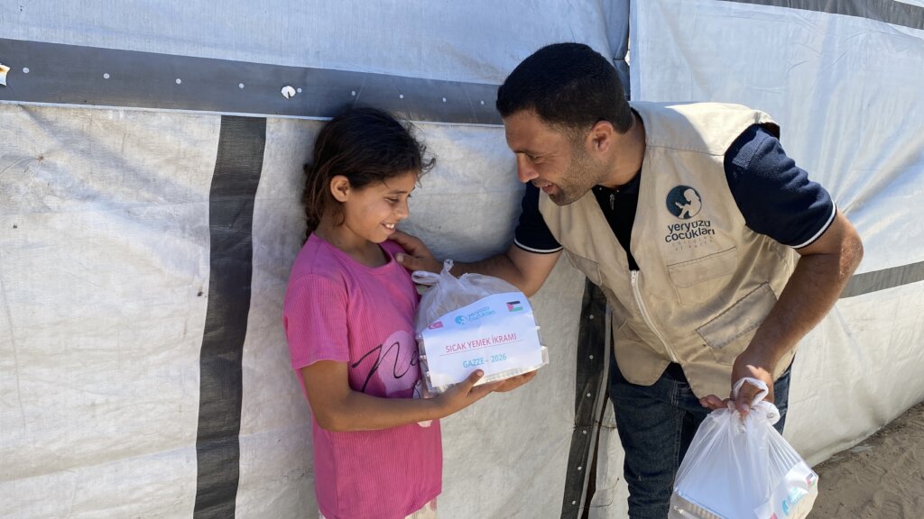 Hot Meal Distribution in Gaza