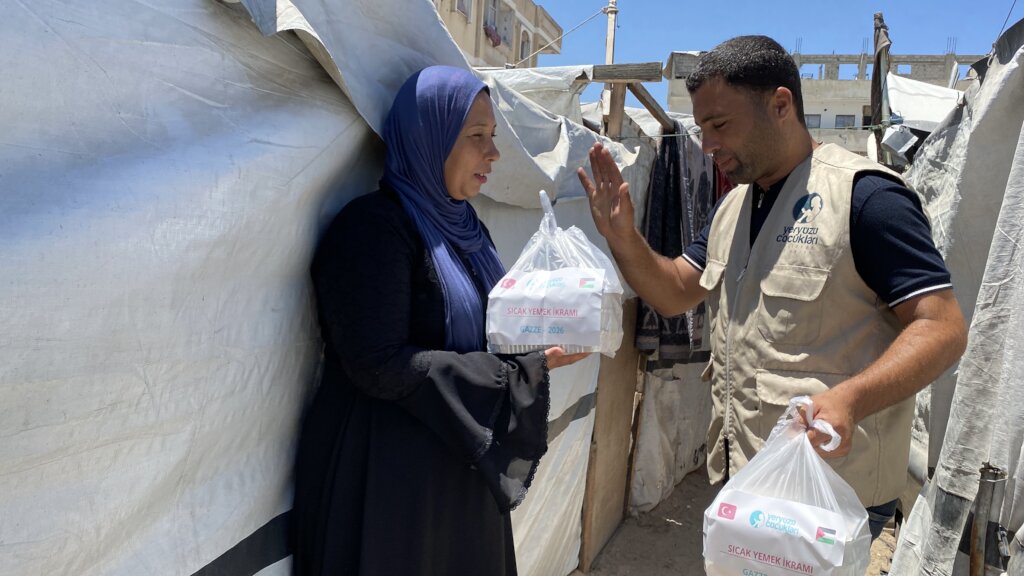 Hot Meal Distribution in Gaza