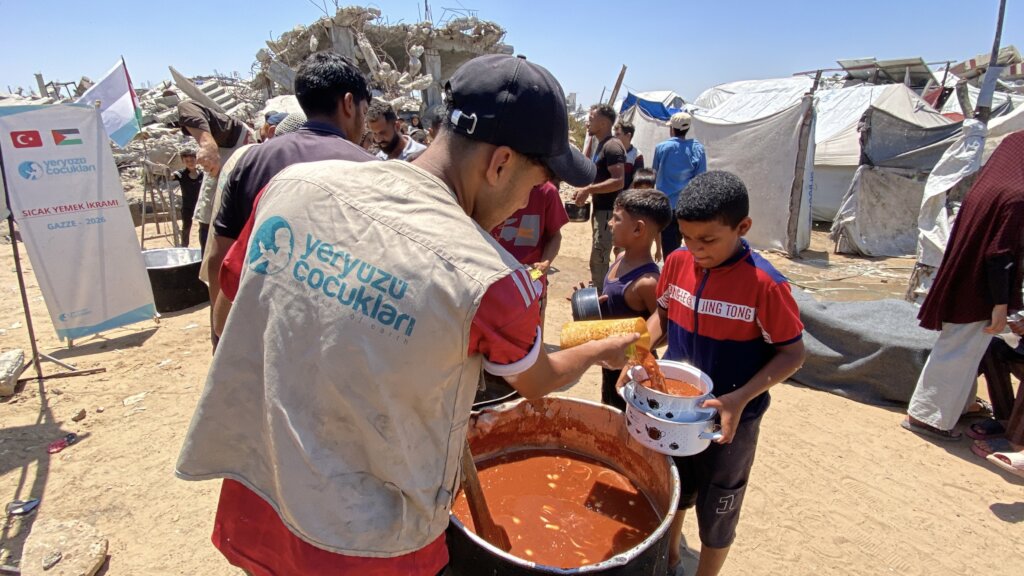 Hot Meal Distribution in Gaza