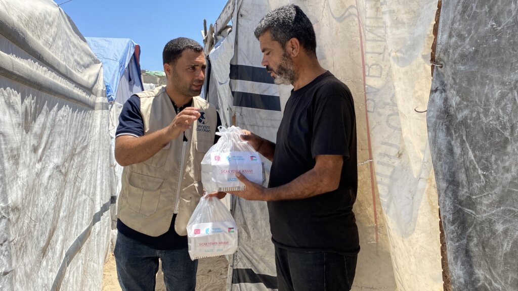 Hot Meal Distribution in Gaza
