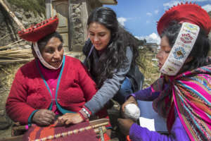 Ale works with Cristina and Yolanda in Patacancha.