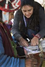 Ale helps Maria to measure out her textile sample.