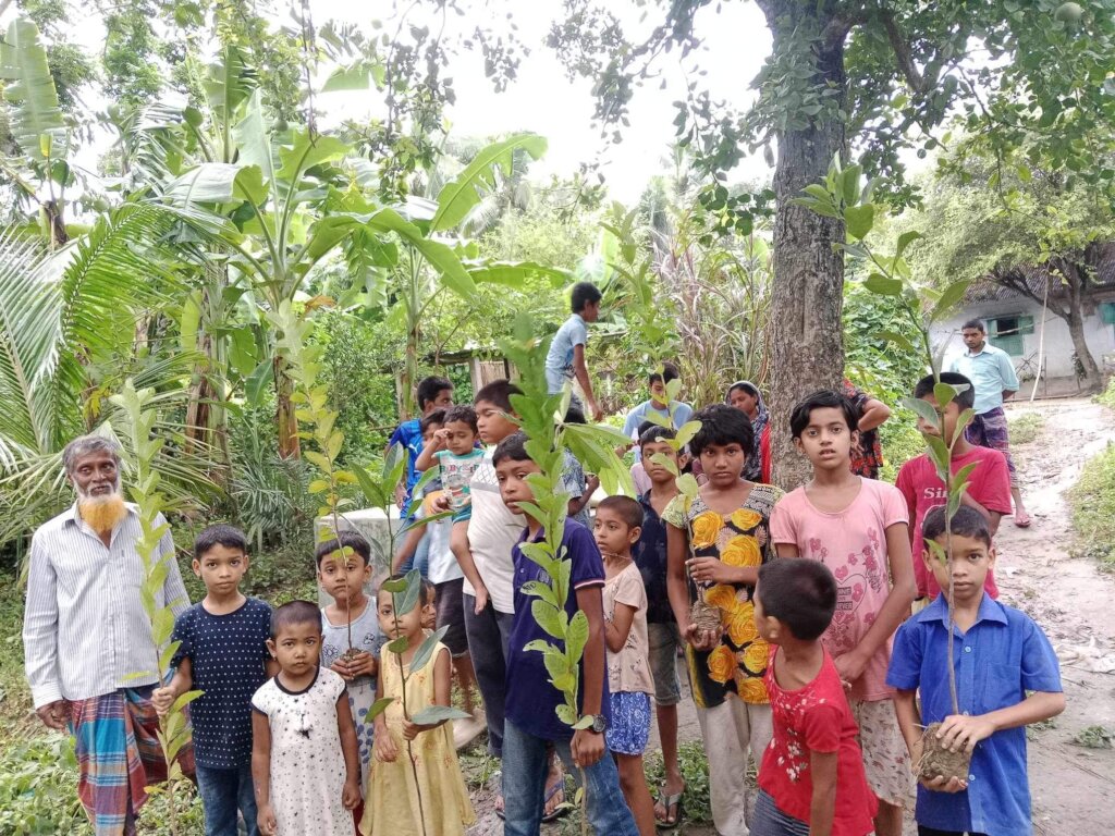 Kids received tree