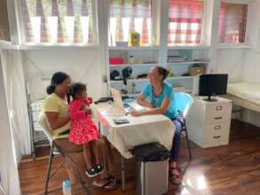 Nicaraguan mother and her daughter consulting