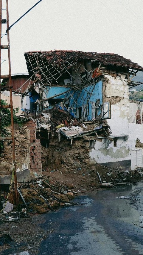 Urgent ! the M 6.5 Earthquake in Garut, Indonesia