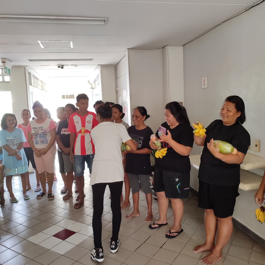 Distribution of fruit packages at the Manado City