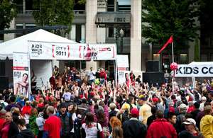 The crowd at Pioneer Square for AIDS Walk