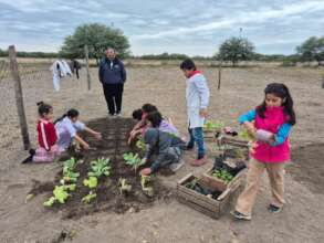 Planting day with the kids. School 605 - Icano