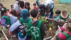 Students in the garden - School 909 Guernica