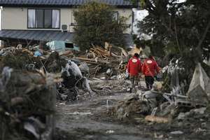 AAR JAPAN staff search for a welfare facility