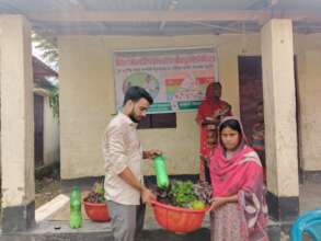 Slum mothers & children receive nutritious food