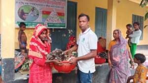 Pregnant mothers are being given food gifts