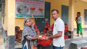 Pregnant mothers are being given food gifts