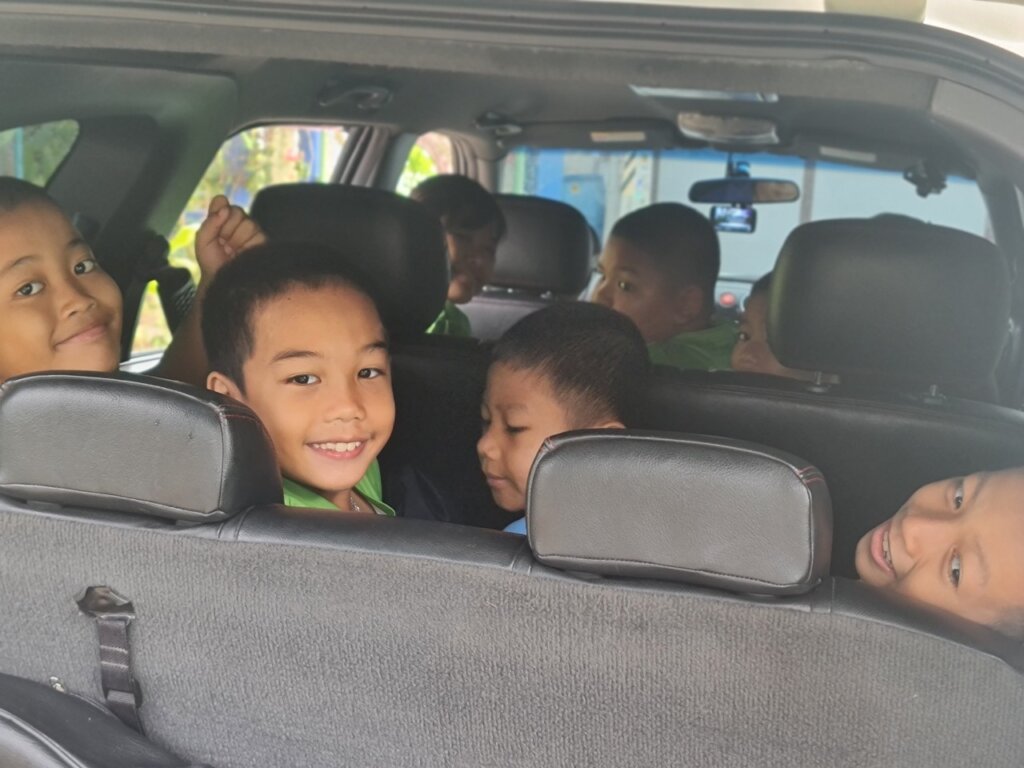 Mini Van for Hand to Hand Kid's