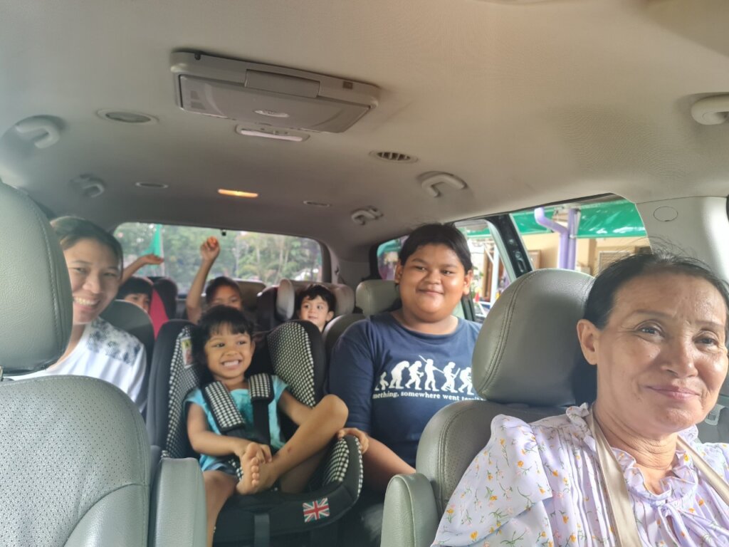 Mini Van for Hand to Hand Kid's