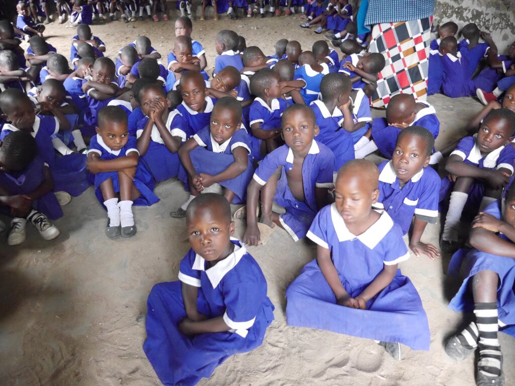 PORRIDGE AND DESKS FOR PRIMARY SCHOOL PUPILS