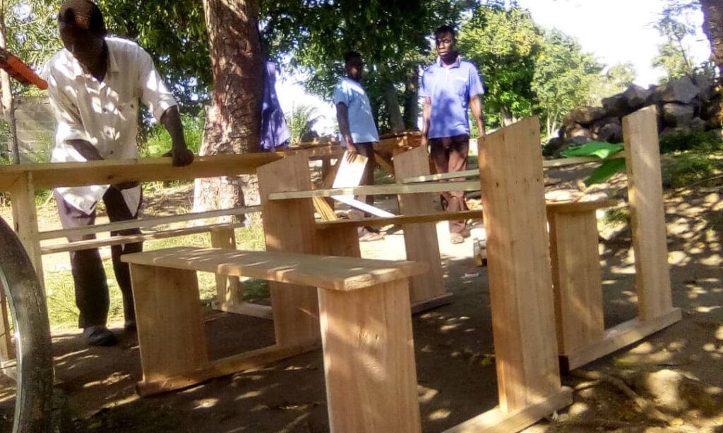 PORRIDGE AND DESKS FOR PRIMARY SCHOOL PUPILS