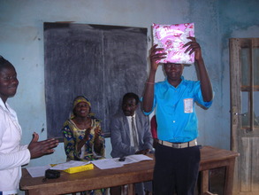 An intelegent Orphan recieved a prize