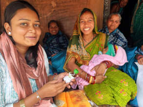 Abhilpsa gives out Neemola kits to new mothers