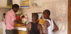 Cooking lessons at halfway house
