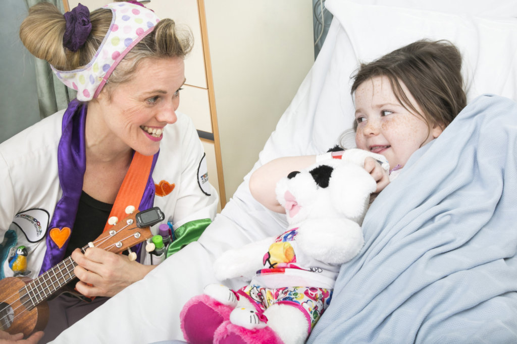 Giggle Doctor visits for children in hospital