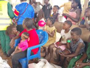 Playing items to IDPs children in order to relax