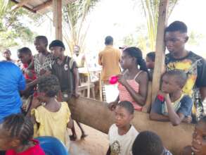 Inkwe IDPs children looking for play items