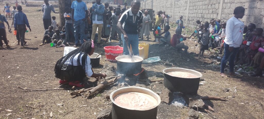 Porridge to IDP malnourrished children in East RDC