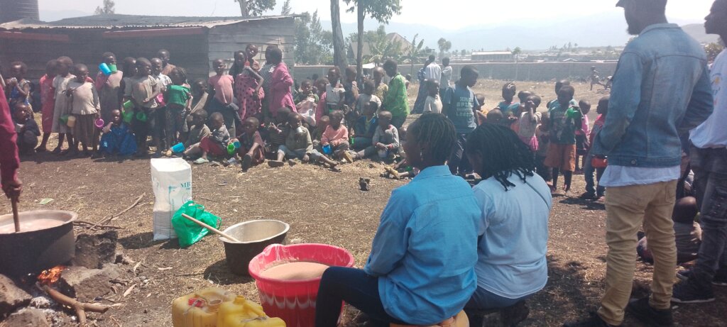 Porridge to IDP malnourrished children in East RDC